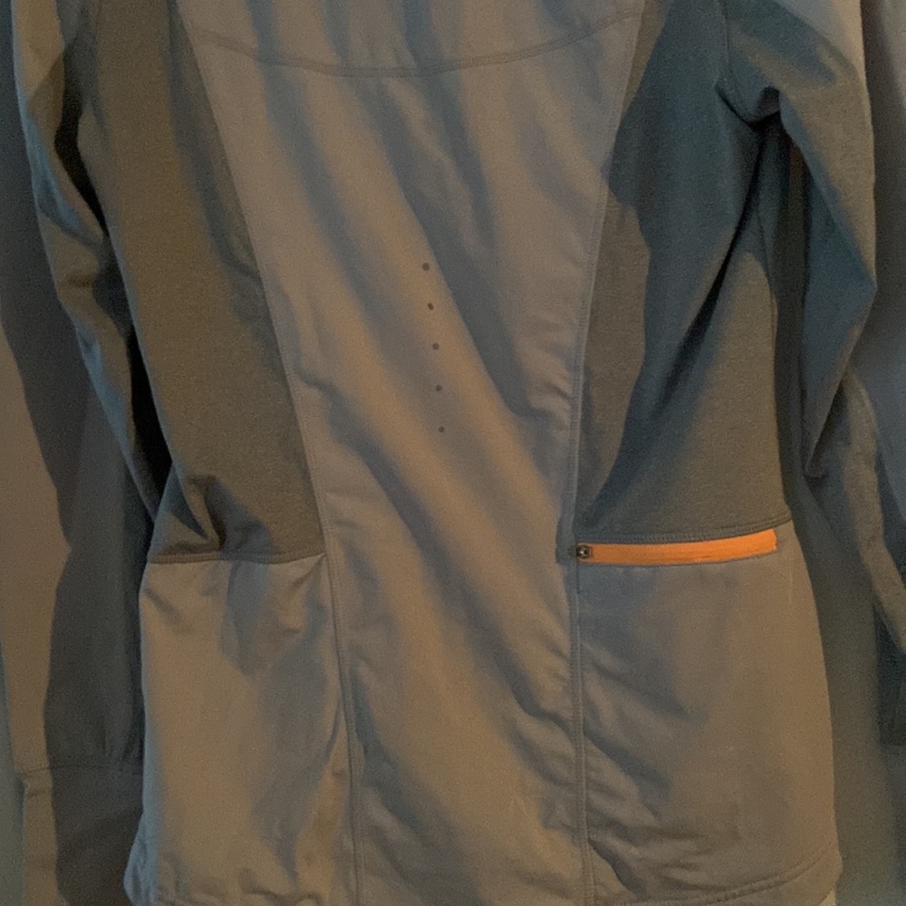 Athletic pull over. - Picture 5 of 6